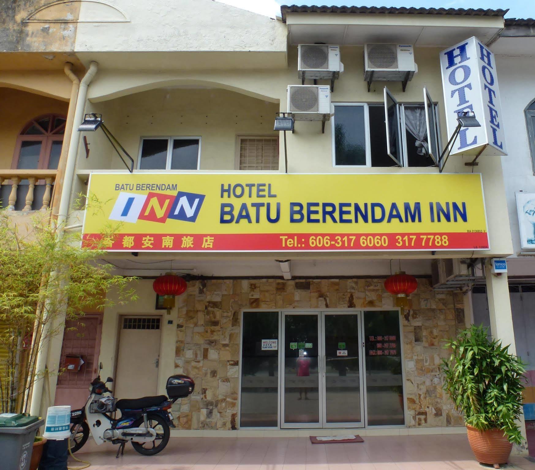 Batu Berendam Inn Kampong Sungai Putat Exterior photo
